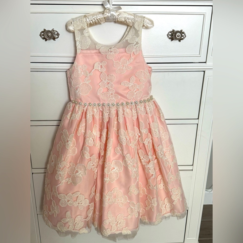 Girls formal dress
Brand: American Princess
Size: 10